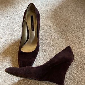 Bandolino brown suede wedge pumps 🍂